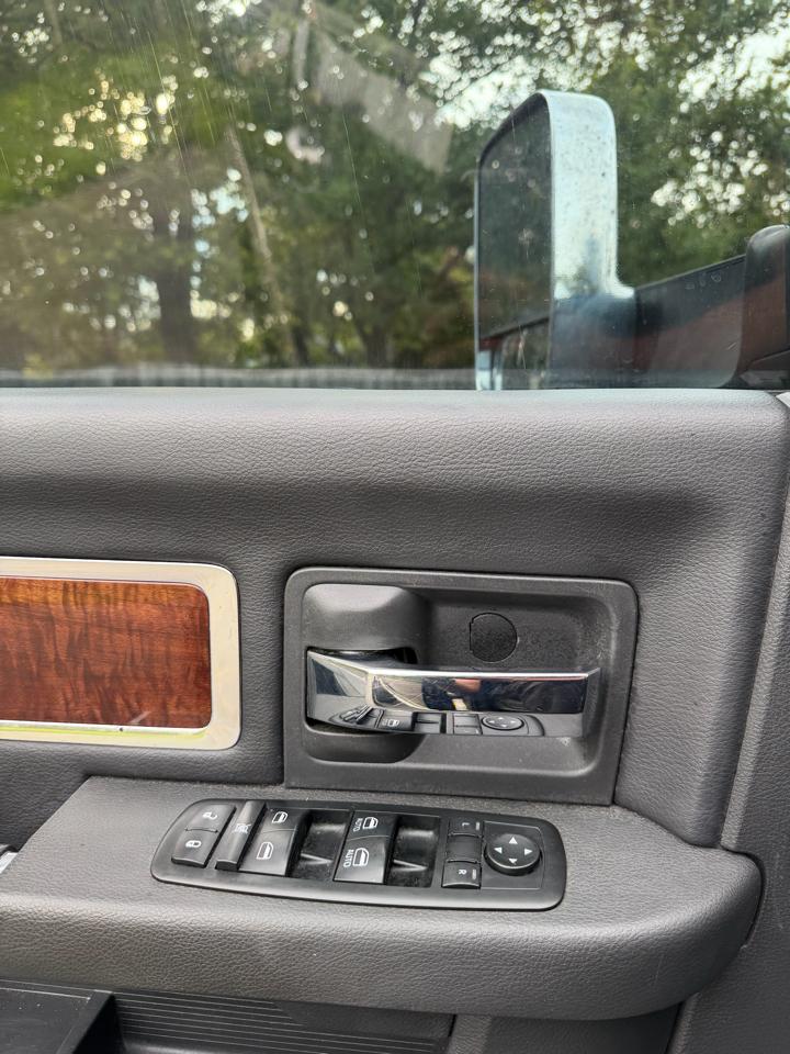 Dodge 2500 Laramie Crew Cab LWB 4WD 2011