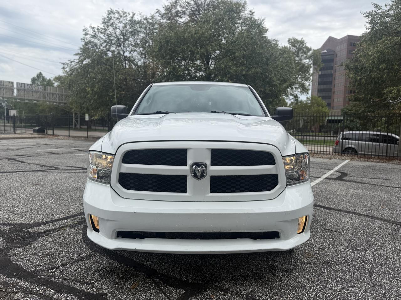 RAM 1500 Tradesman Quad Cab 4WD 2016