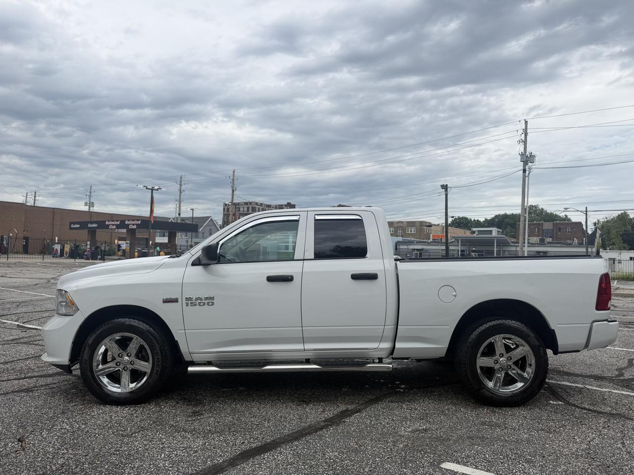 RAM 1500 Tradesman Quad Cab 4WD 2016