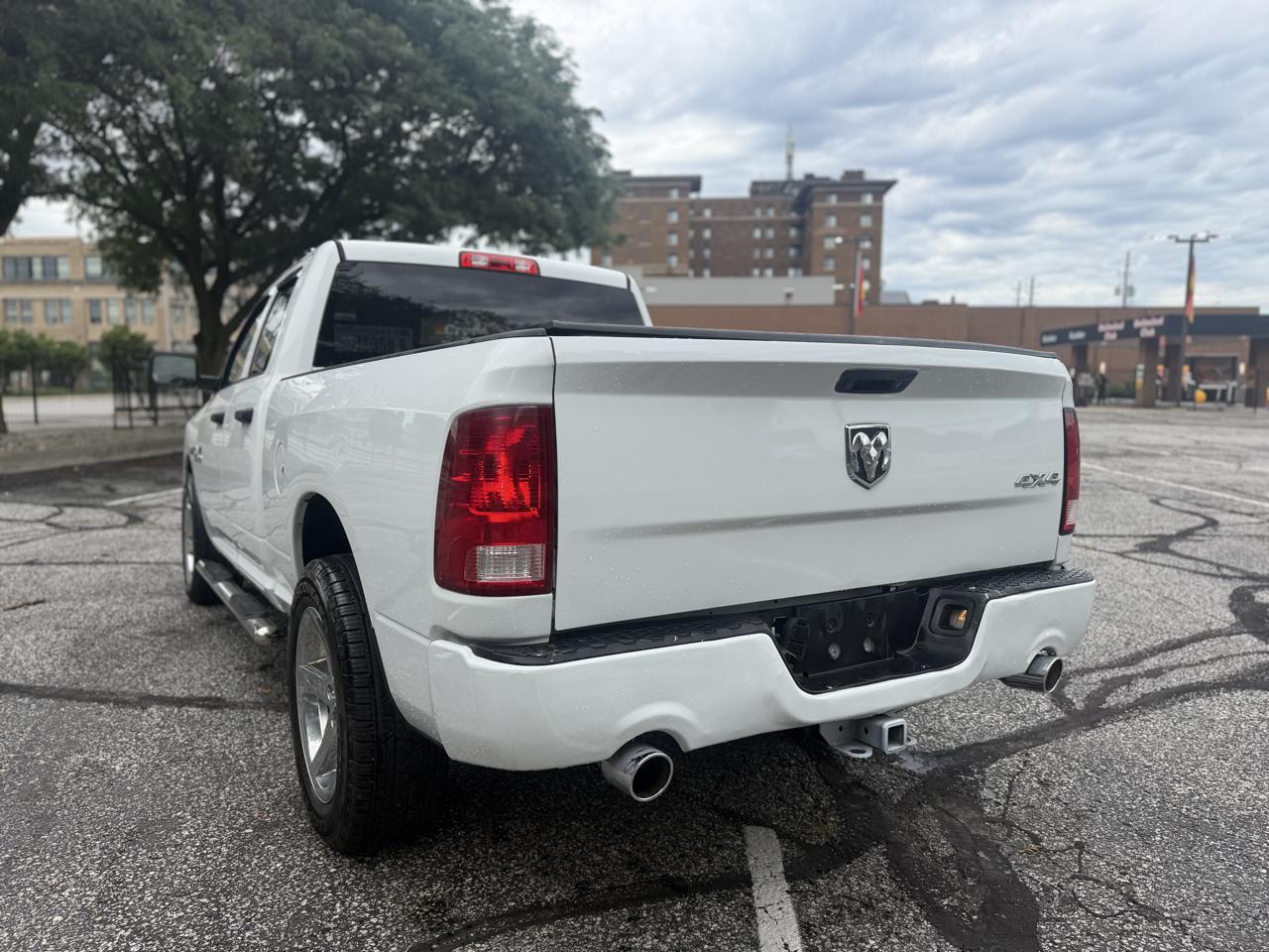 RAM 1500 Tradesman Quad Cab 4WD 2016
