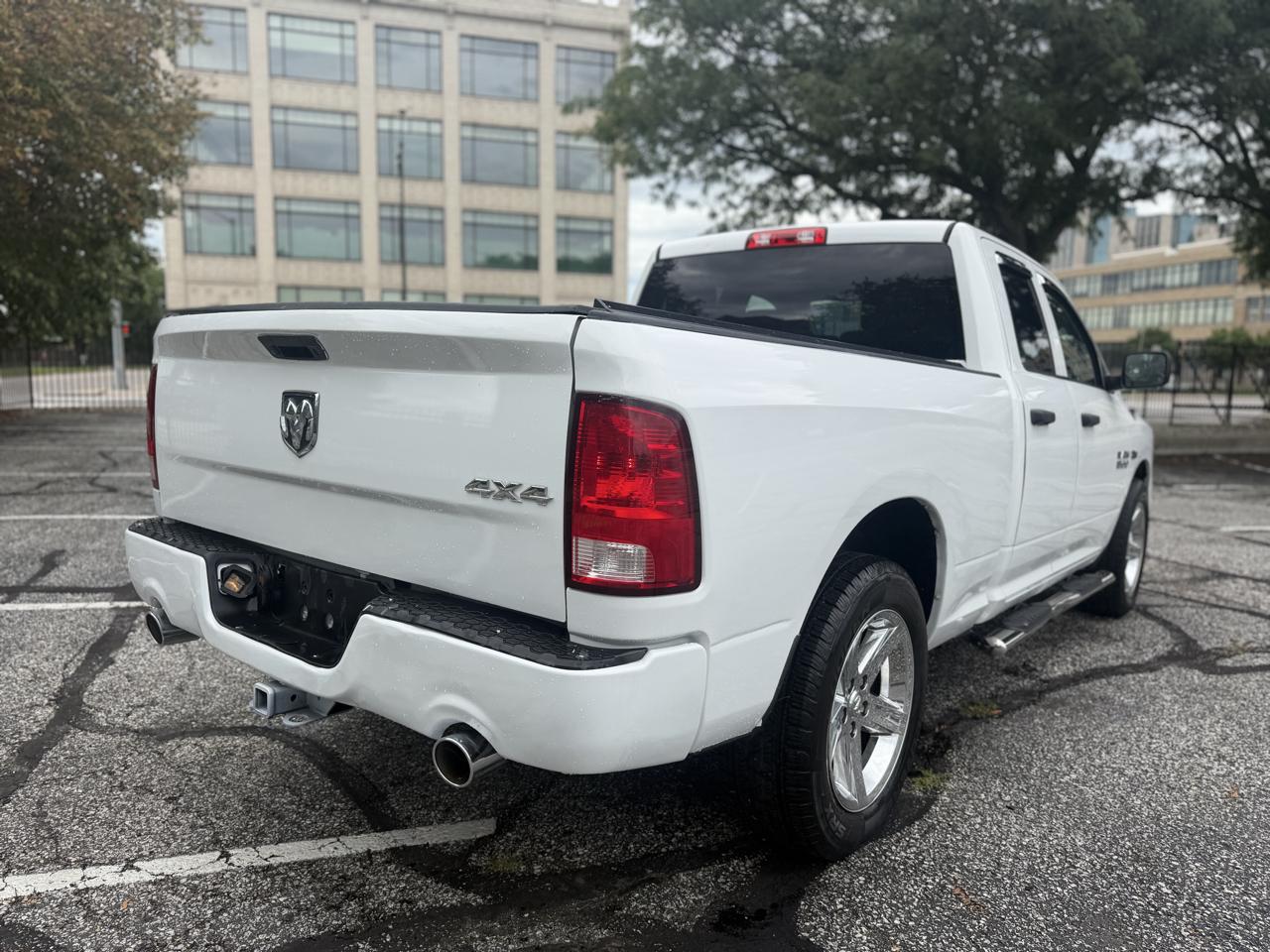 RAM 1500 Tradesman Quad Cab 4WD 2016