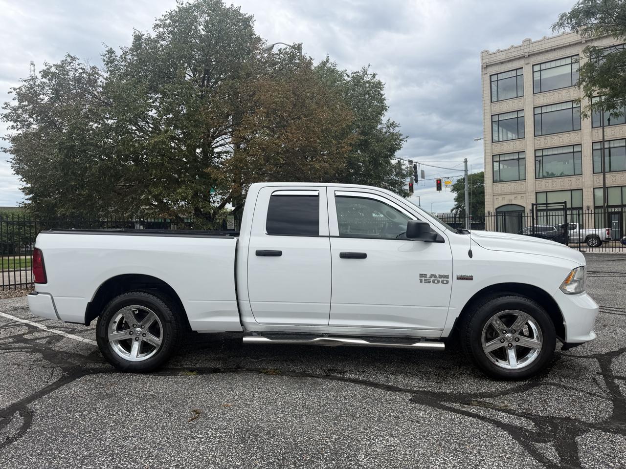 RAM 1500 Tradesman Quad Cab 4WD 2016