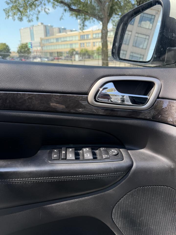 Jeep Grand Cherokee Laredo 4WD 2012