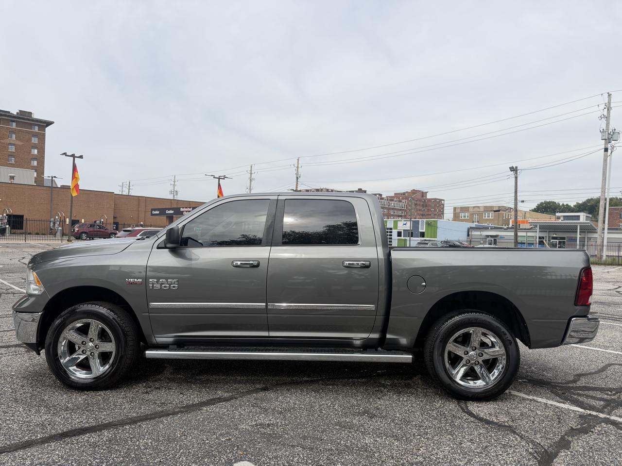 RAM 1500 SLT Crew Cab SWB 4WD 2013