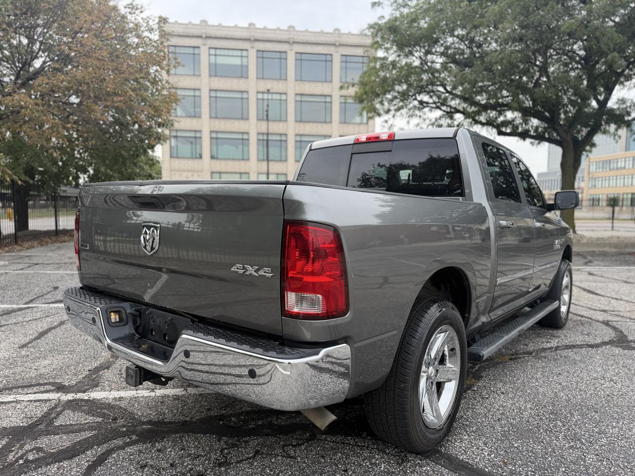 RAM 1500 SLT Crew Cab SWB 4WD 2013