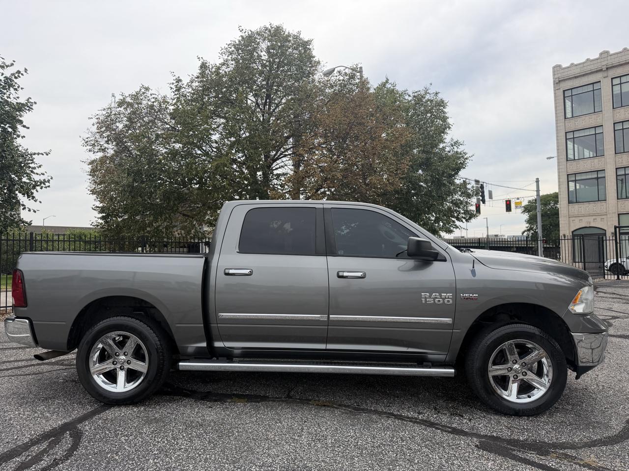 RAM 1500 SLT Crew Cab SWB 4WD 2013