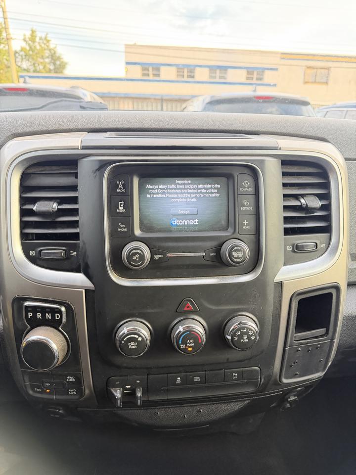 RAM 1500 SLT Crew Cab SWB 4WD 2013