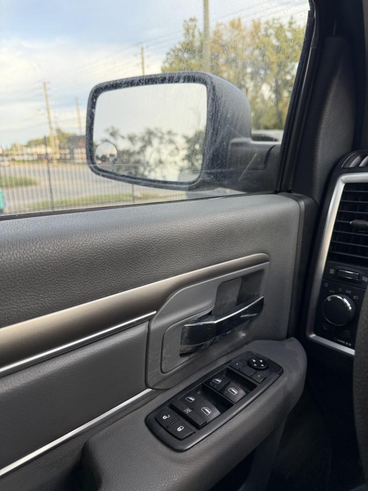RAM 1500 SLT Crew Cab SWB 4WD 2013