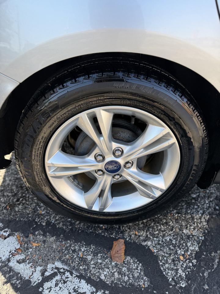 Ford Focus SE Sedan 2014