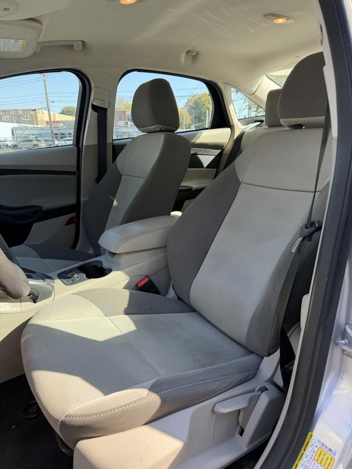 Ford Focus SE Sedan 2014