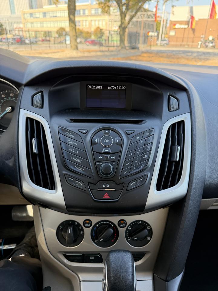 Ford Focus SE Sedan 2014