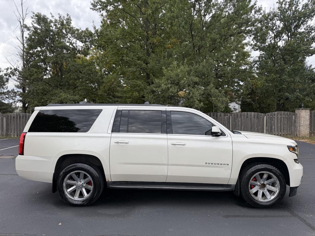 Chevrolet Suburban LT 1500 4WD 2015