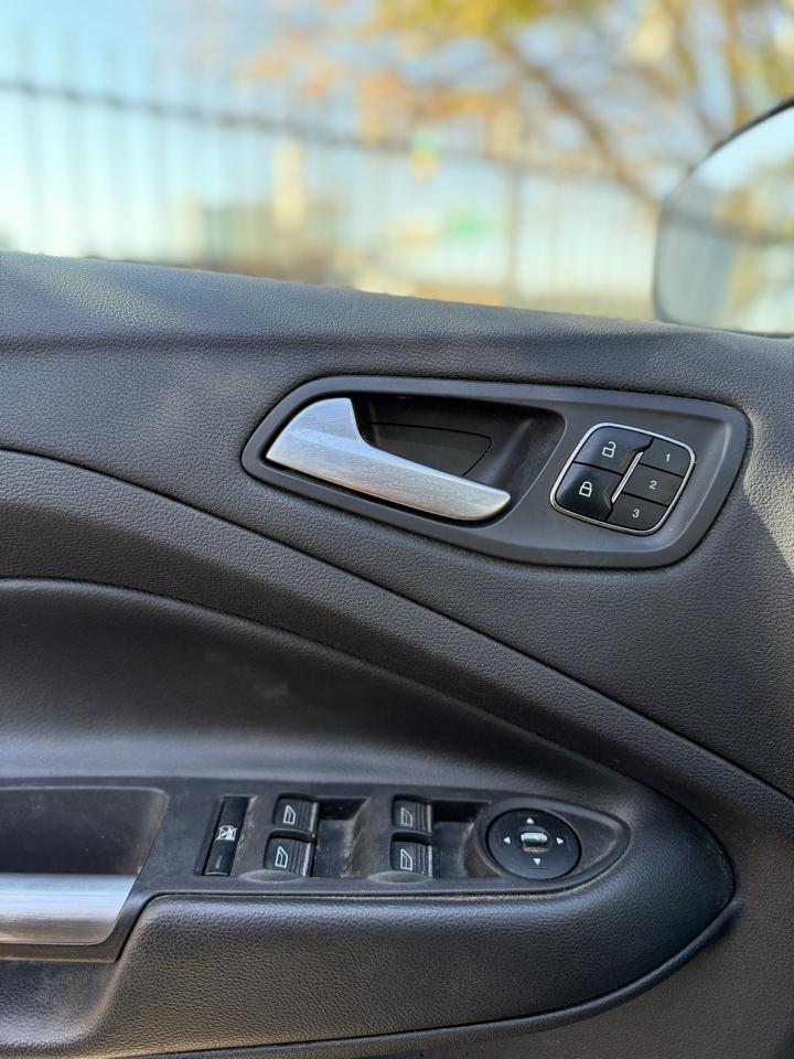 Ford Escape Titanium 4WD 2014