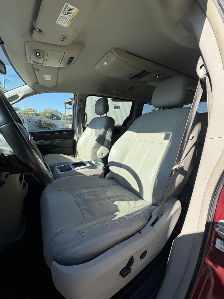 Chrysler Town & Country Touring 2013