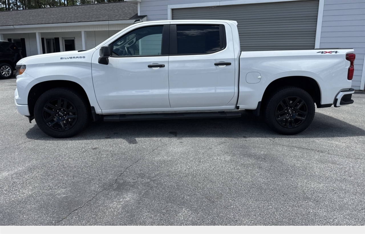 Chevrolet Silverado 1500 Custom Crew Cab 4WD 2024