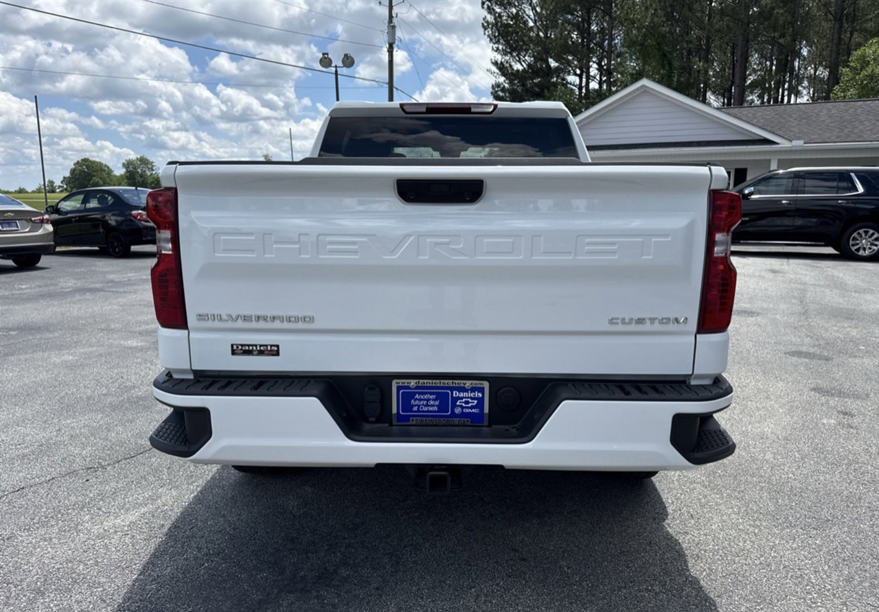 Chevrolet Silverado 1500 Custom Crew Cab 4WD 2024