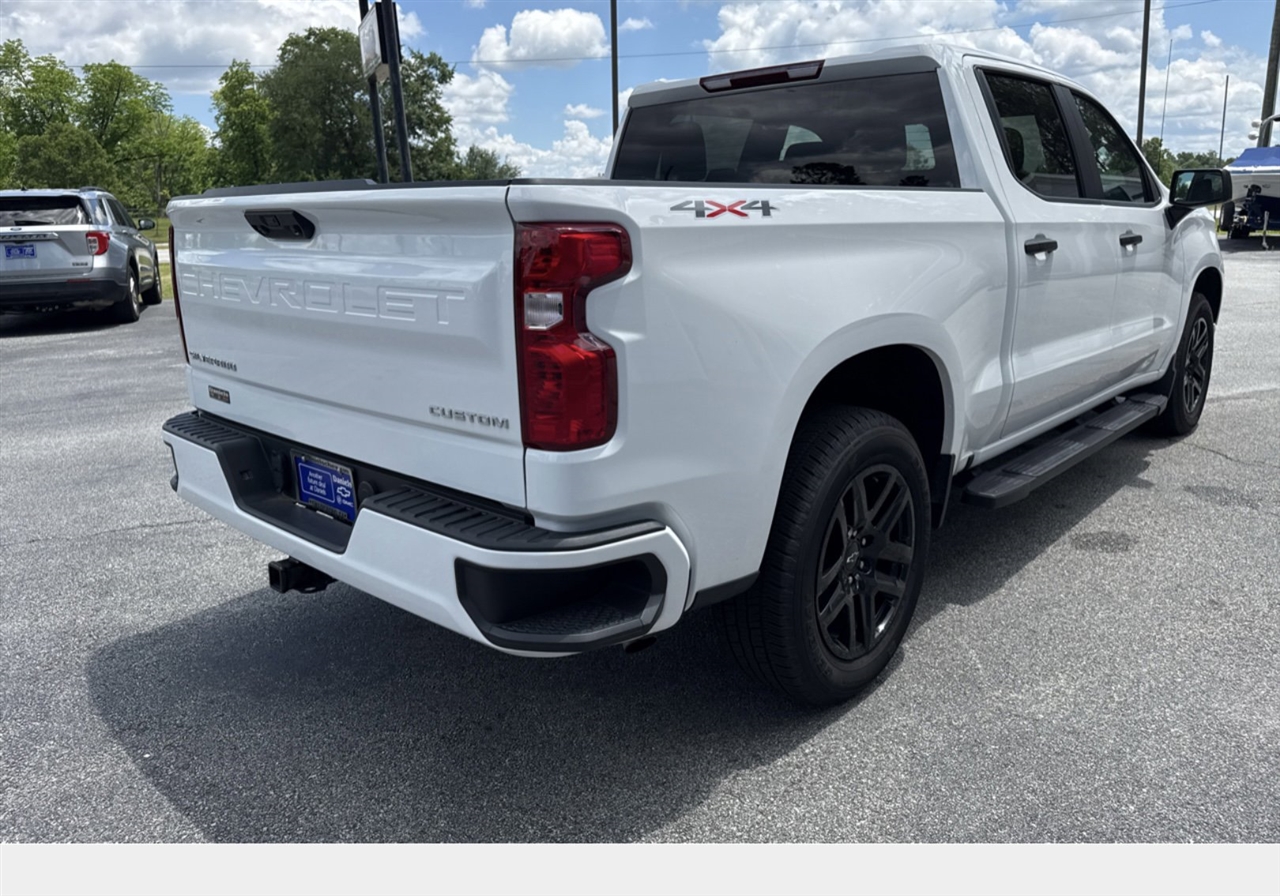 Chevrolet Silverado 1500 Custom Crew Cab 4WD 2024