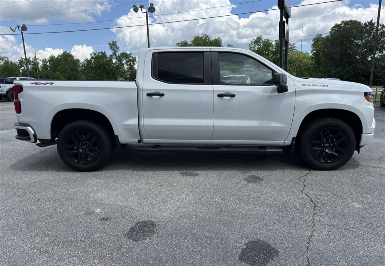 Chevrolet Silverado 1500 Custom Crew Cab 4WD 2024