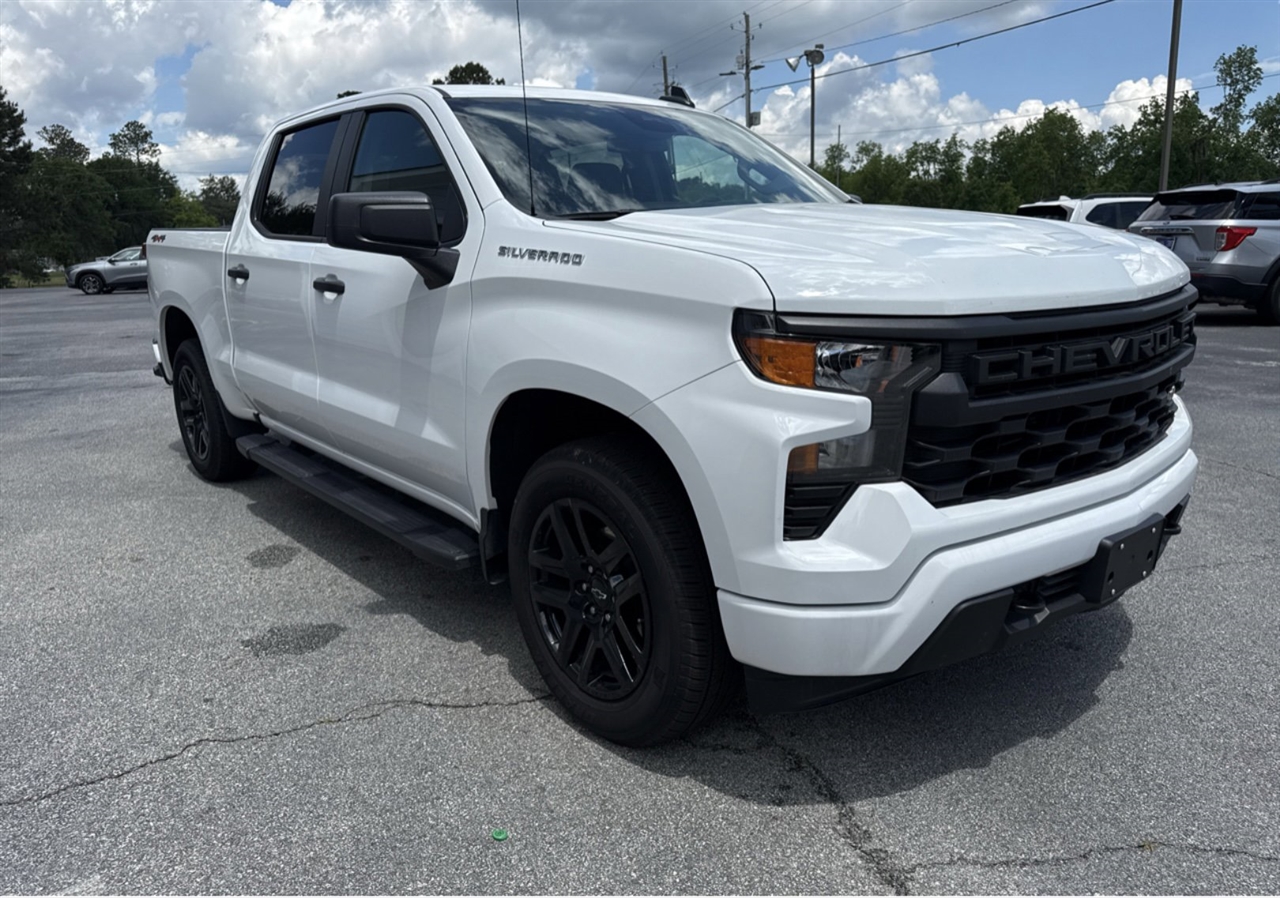 Chevrolet Silverado 1500 Custom Crew Cab 4WD 2024