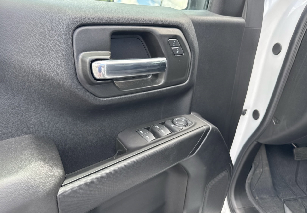 Chevrolet Silverado 1500 Custom Crew Cab 4WD 2024