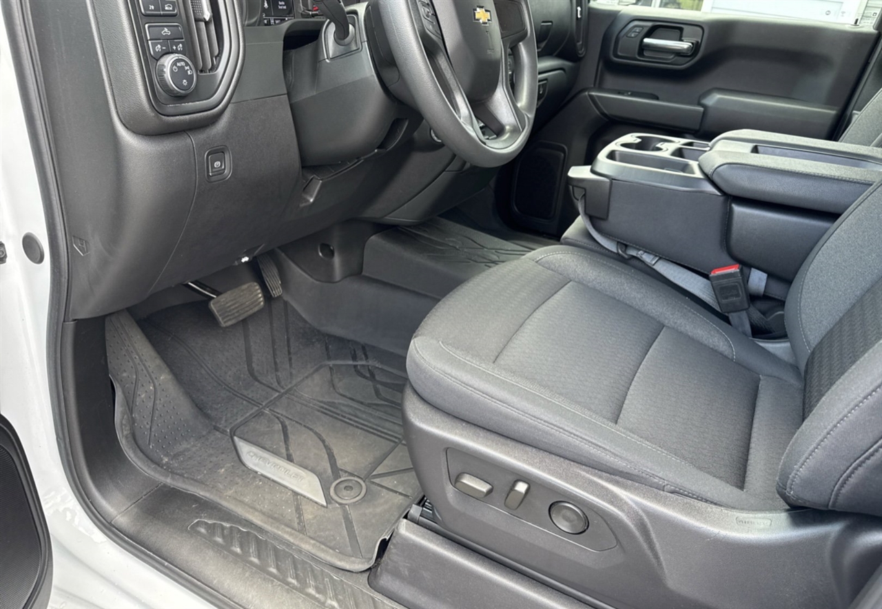 Chevrolet Silverado 1500 Custom Crew Cab 4WD 2024