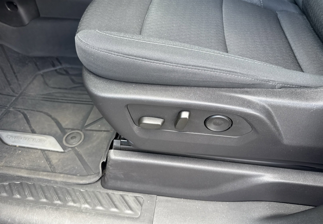 Chevrolet Silverado 1500 Custom Crew Cab 4WD 2024