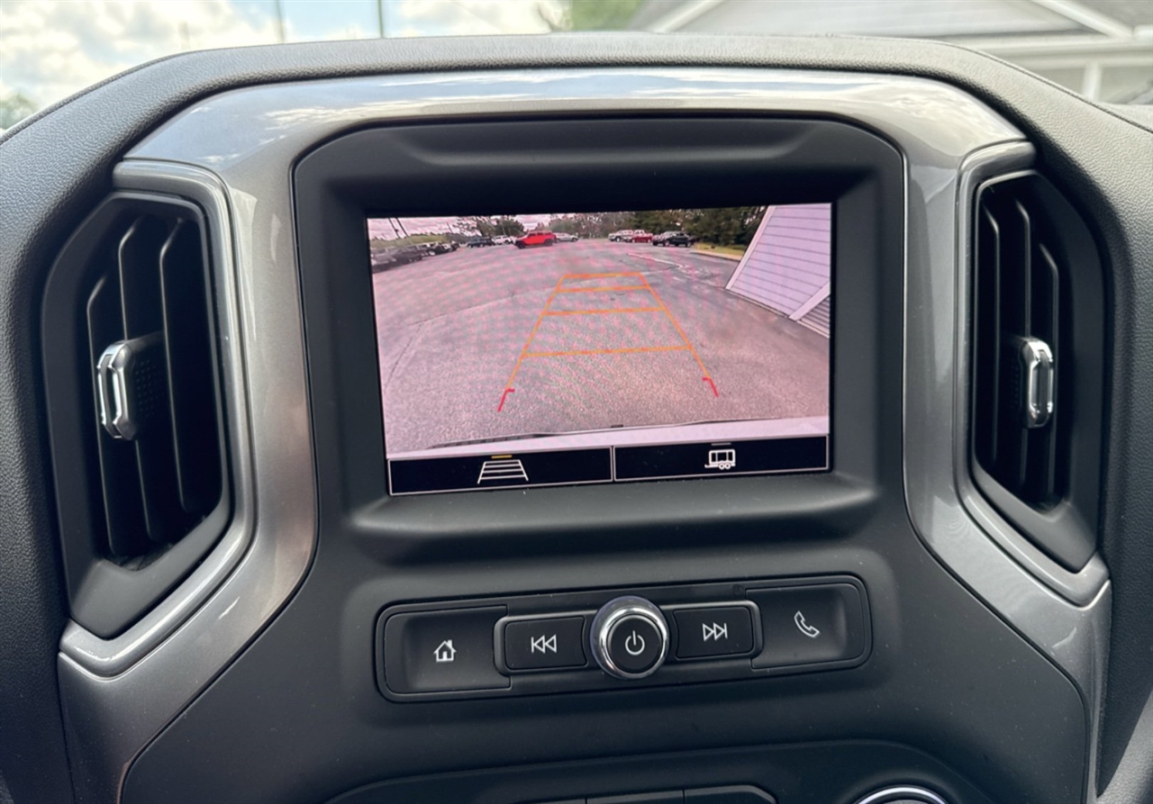 Chevrolet Silverado 1500 Custom Crew Cab 4WD 2024