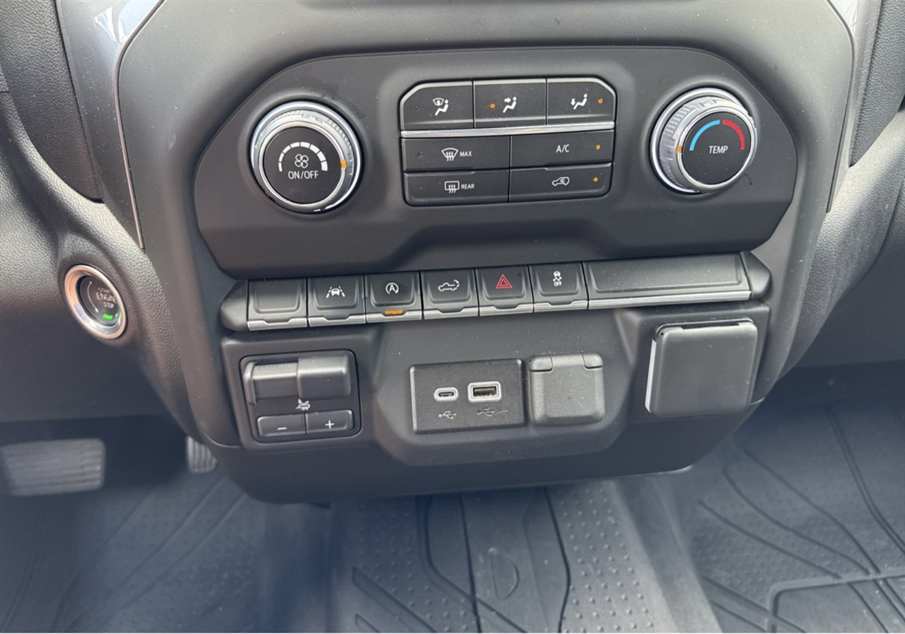 Chevrolet Silverado 1500 Custom Crew Cab 4WD 2024