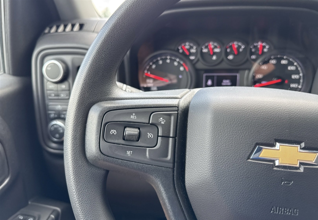 Chevrolet Silverado 1500 Custom Crew Cab 4WD 2024