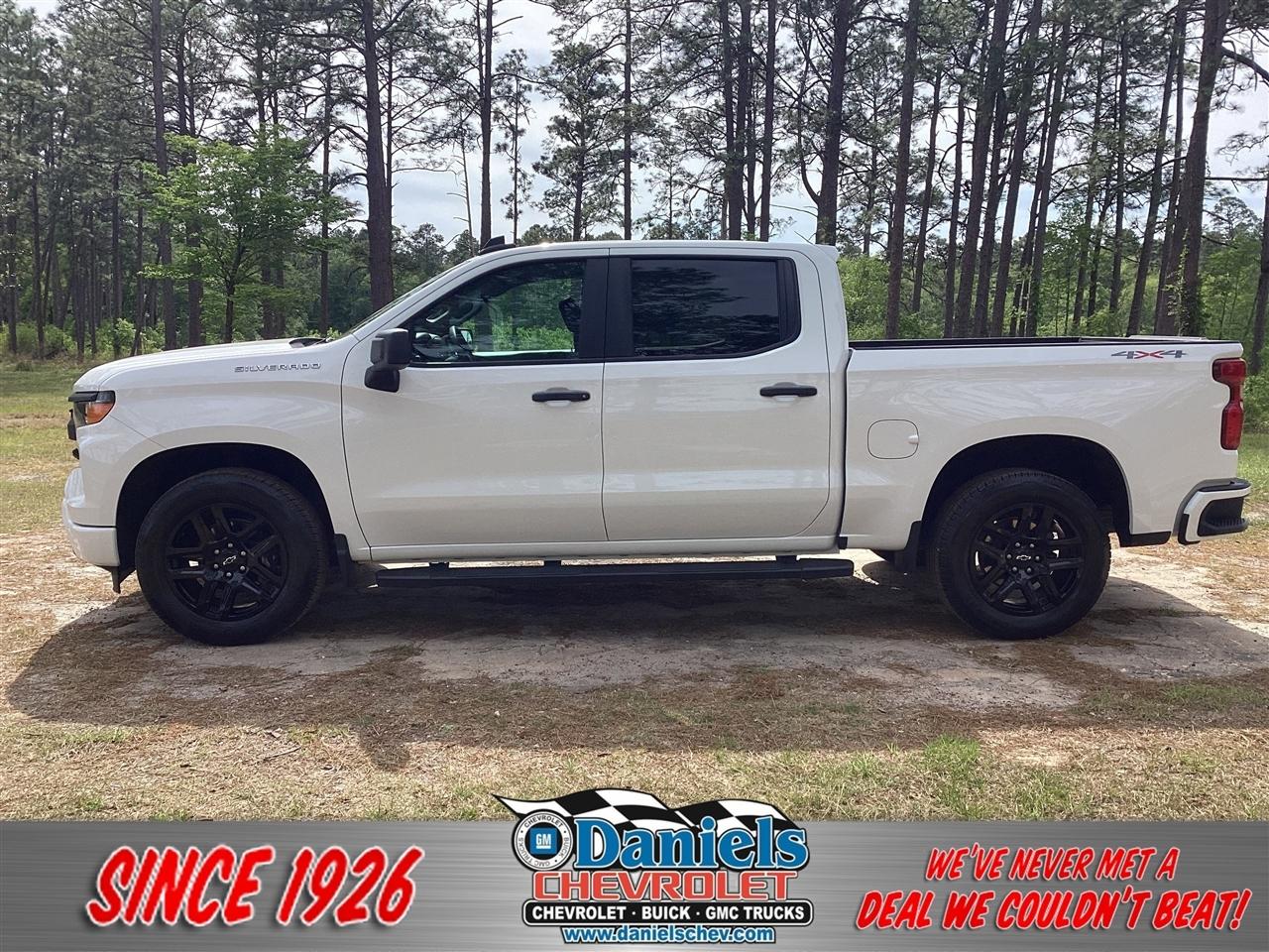 2024 Chevrolet Silverado 1500 Custom Crew Cab 4WD