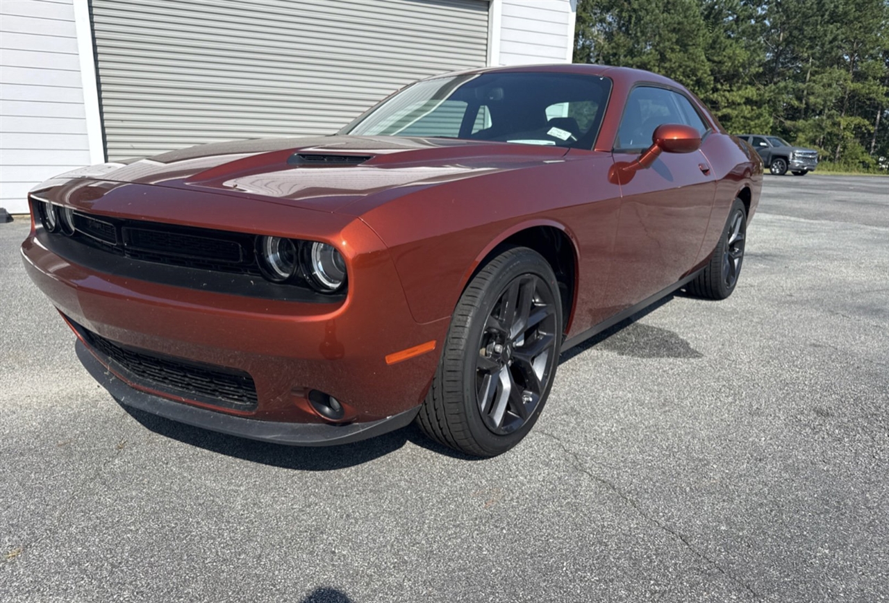 Dodge Challenger SXT RWD 2022