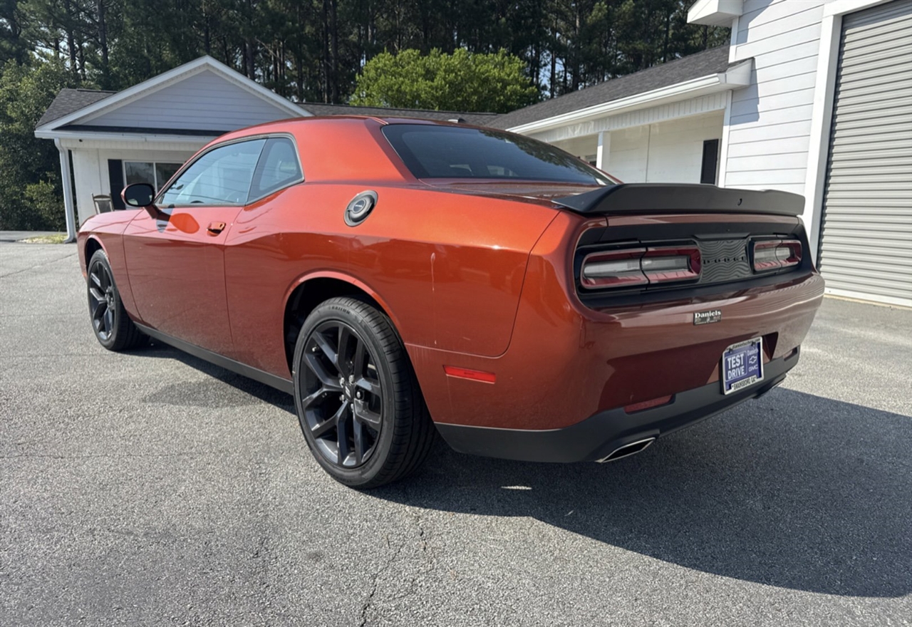 Dodge Challenger SXT RWD 2022