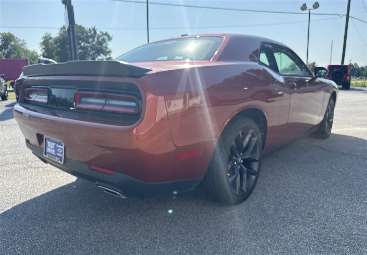 Dodge Challenger SXT RWD 2022