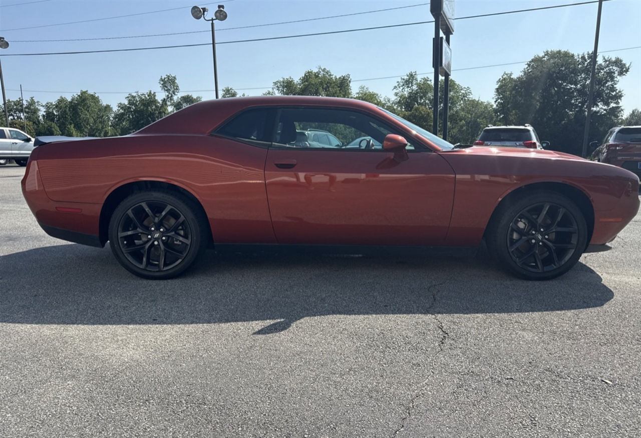Dodge Challenger SXT RWD 2022