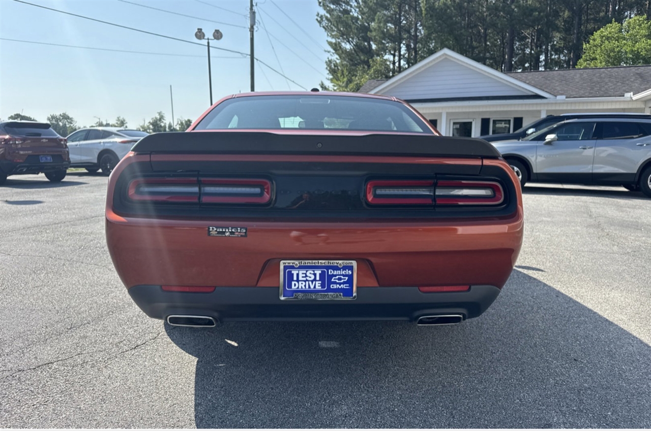 Dodge Challenger SXT RWD 2022