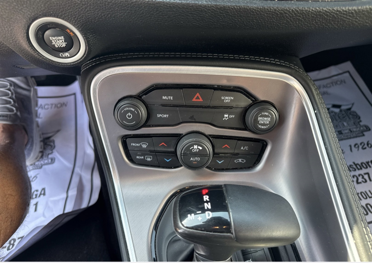 Dodge Challenger SXT RWD 2022