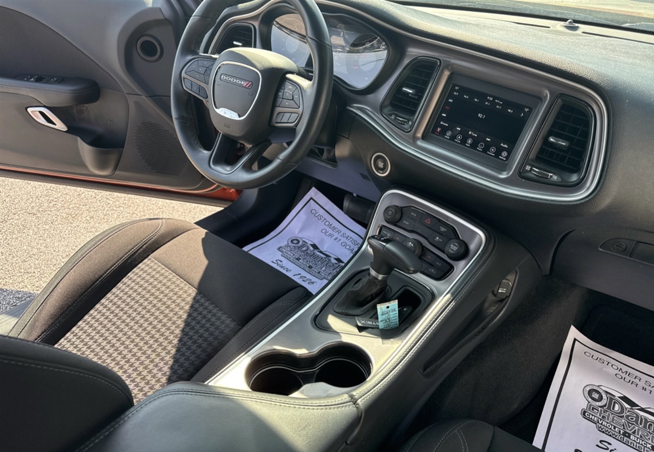 Dodge Challenger SXT RWD 2022