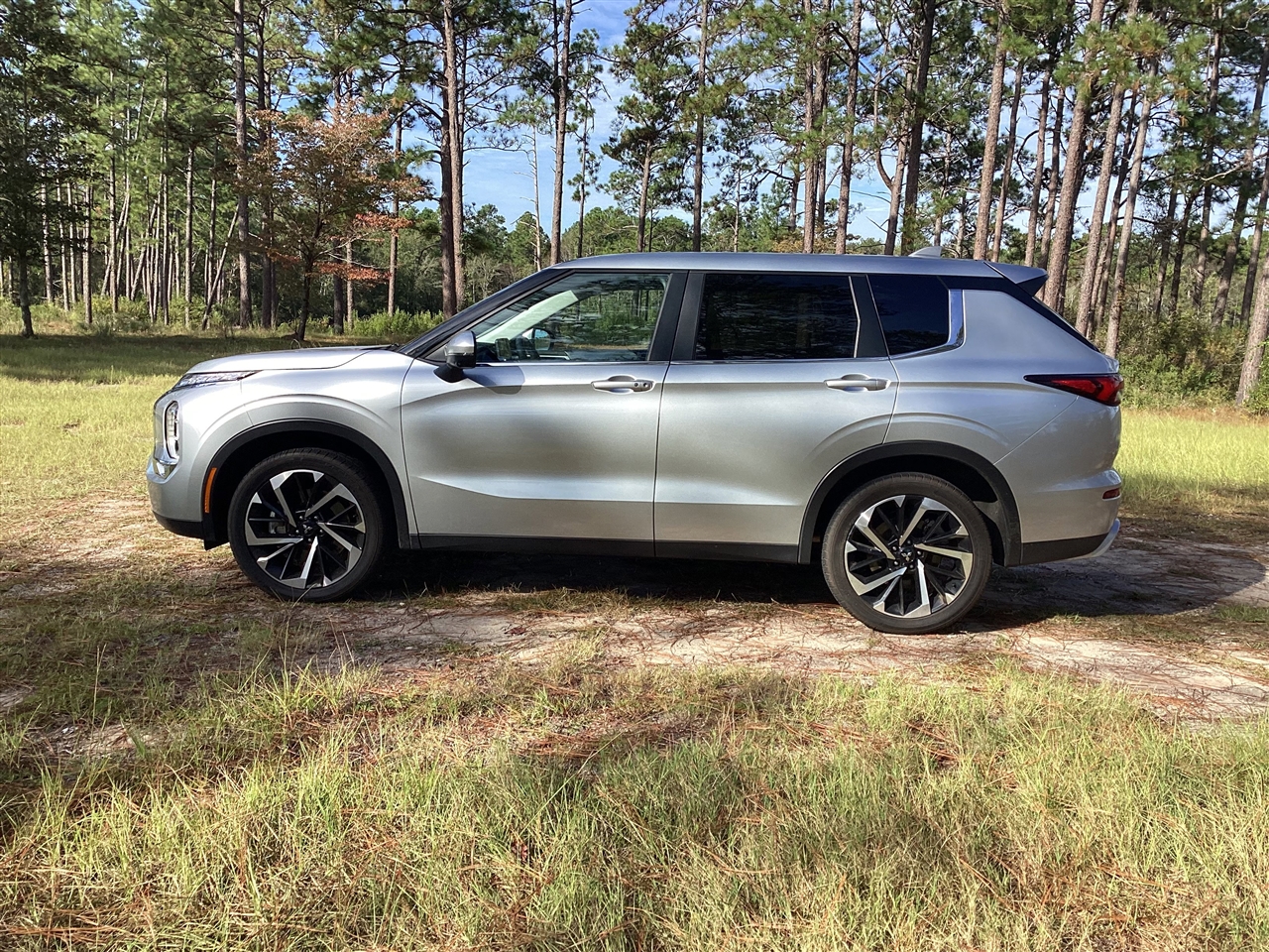 Mitsubishi Outlander SE FWD 2024