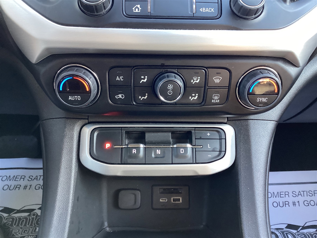 GMC Acadia AWD 4dr SLT 2023