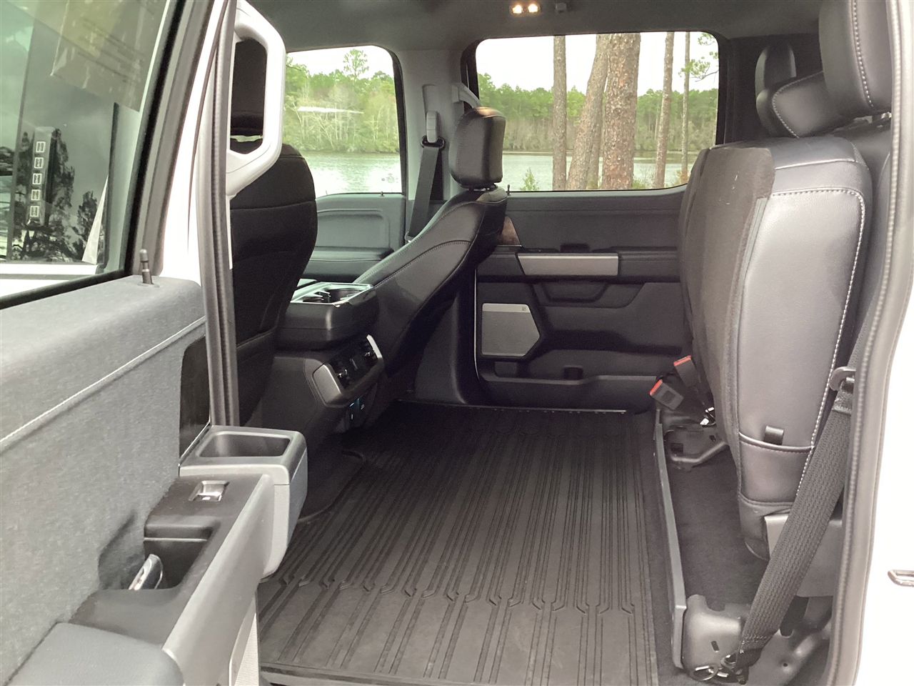 Ford F-150 Lariat 4WD SuperCrew 5.5' Box 2023