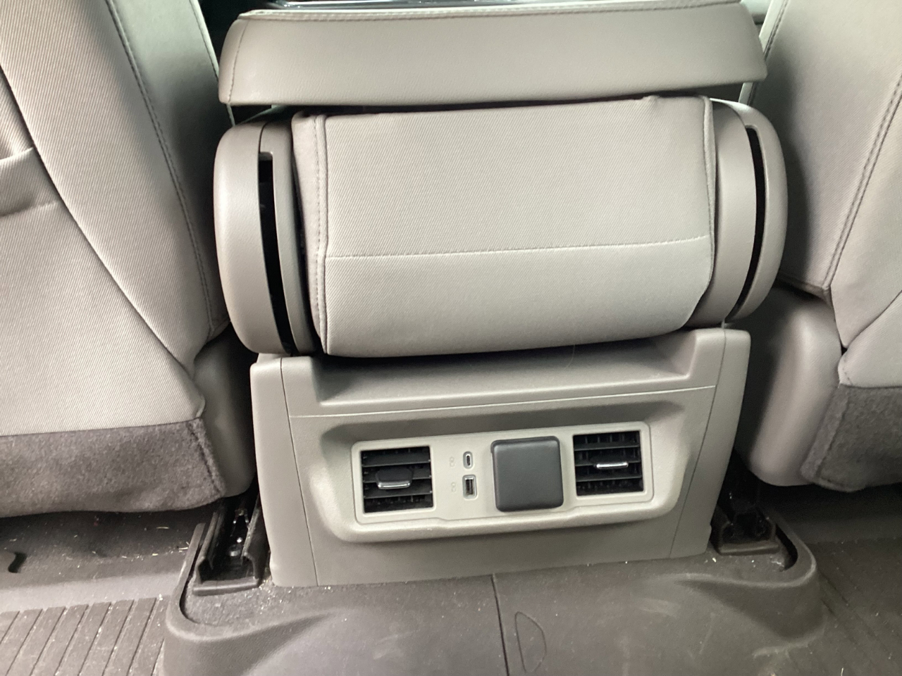 Chevrolet Silverado 1500 4WD Crew Cab 147" RST 2024