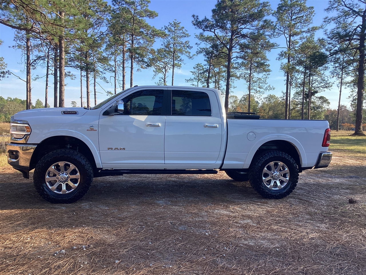 RAM 3500 Laramie 4x4 Crew Cab 6'4" Box 2022