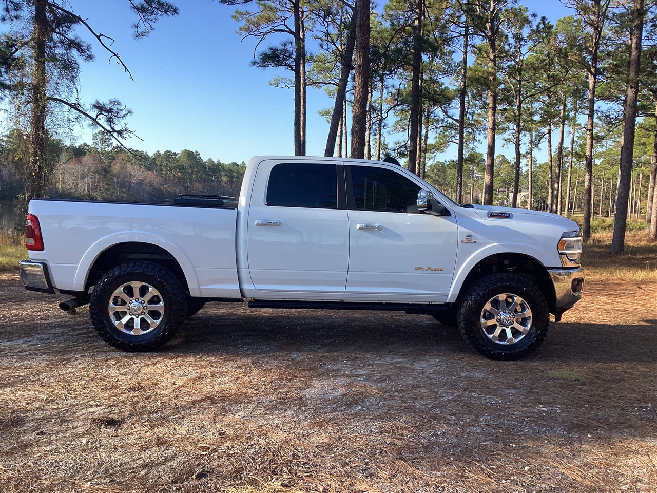 RAM 3500 Laramie 4x4 Crew Cab 6'4" Box 2022