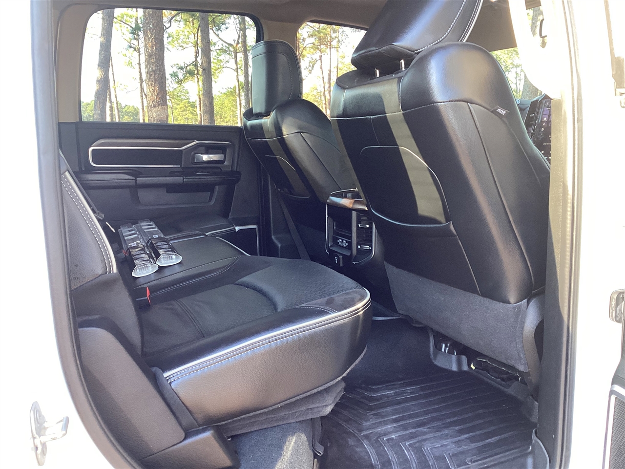 RAM 3500 Laramie 4x4 Crew Cab 6'4" Box 2022