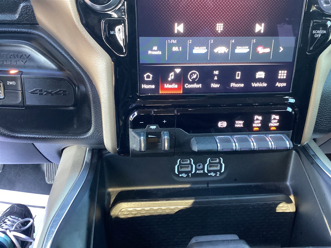 RAM 3500 Laramie 4x4 Crew Cab 6'4" Box 2022