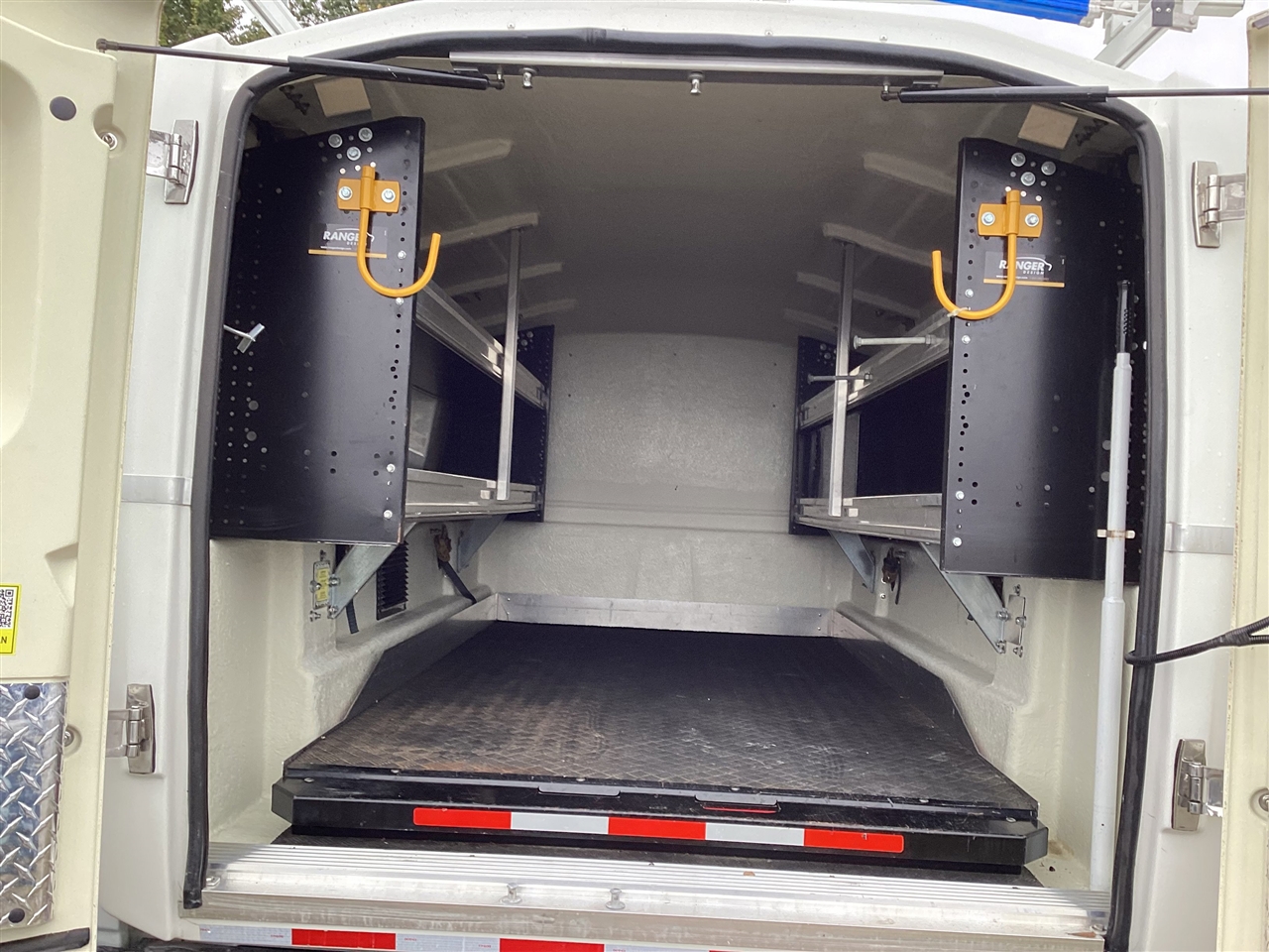 RAM 1500 Classic Tradesman 4x2 Reg Cab 8' Box 2023