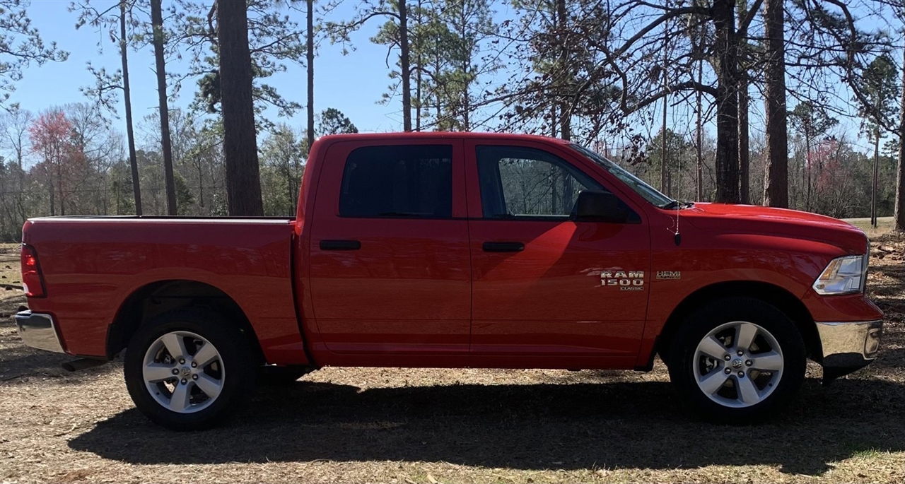 RAM 1500 Classic SLT 4x4 Crew Cab 5'7" Box 2023