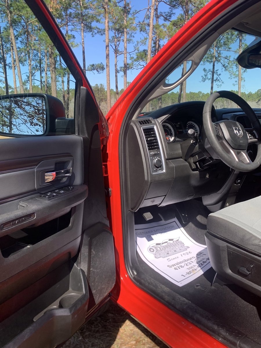 RAM 1500 Classic SLT 4x4 Crew Cab 5'7" Box 2023