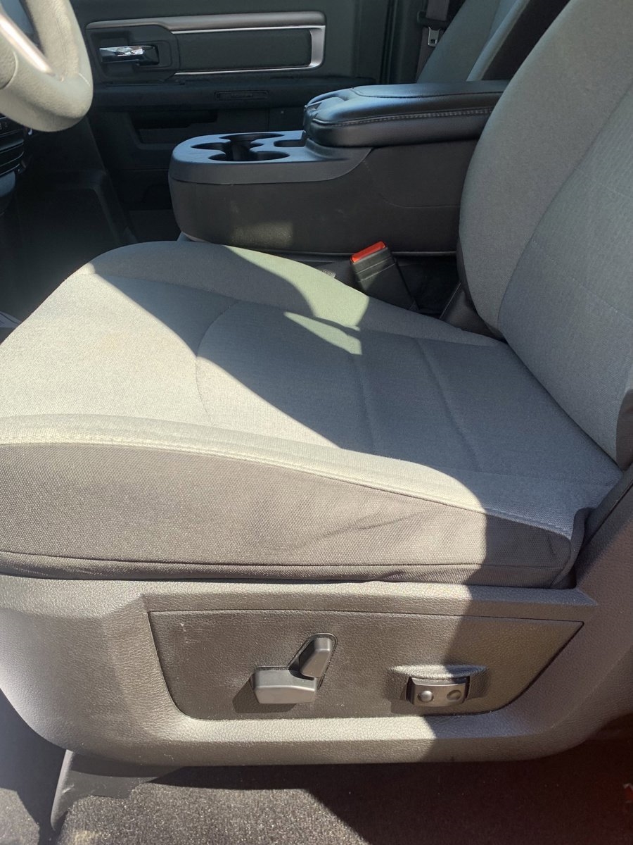 RAM 1500 Classic SLT 4x4 Crew Cab 5'7" Box 2023