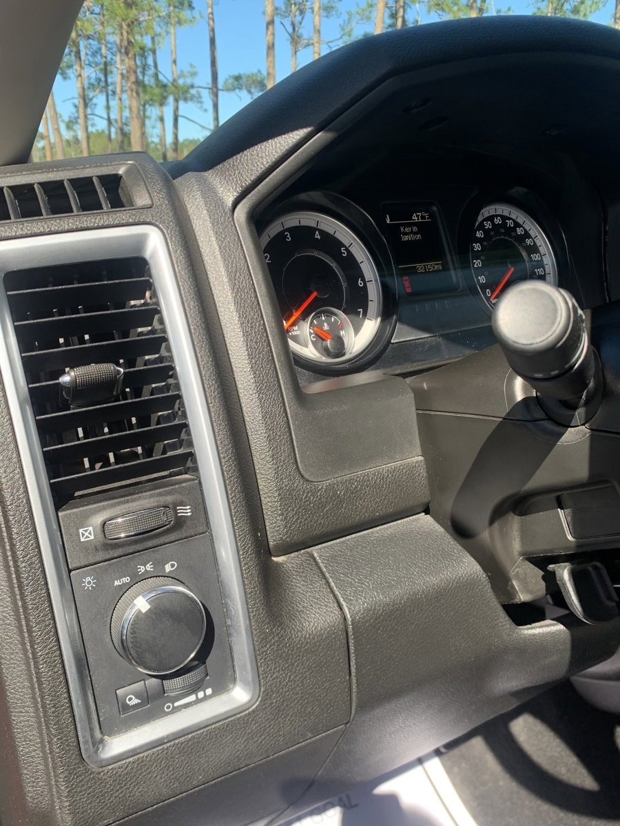 RAM 1500 Classic SLT 4x4 Crew Cab 5'7" Box 2023